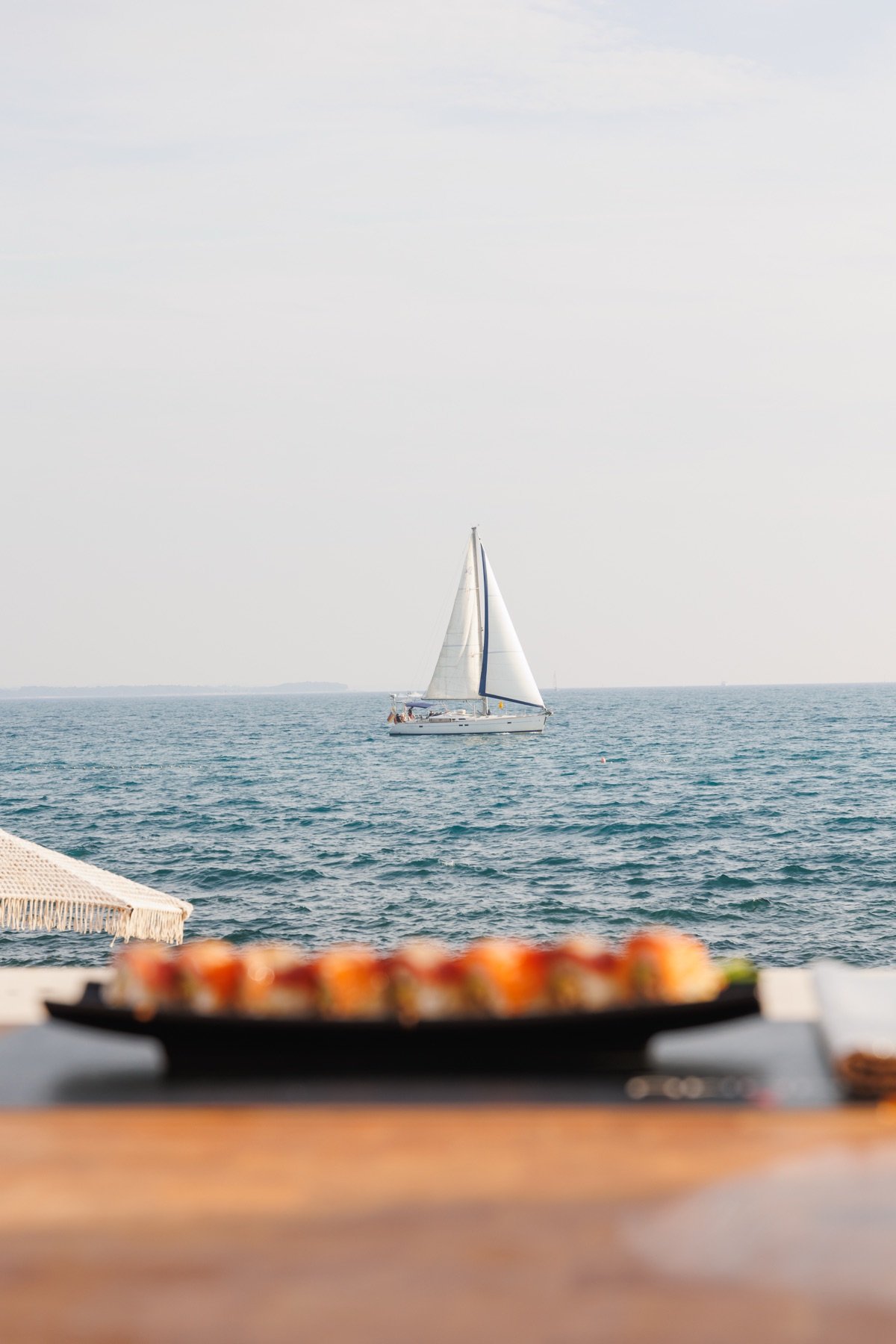 NOMU Novigrad — sushi uz pogled na more i jedrilicu