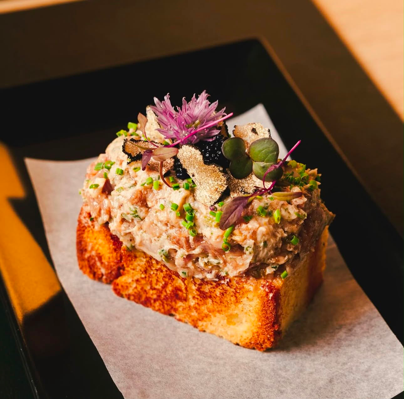 NOMU Zagreb — tuna tartar na brioche tostu