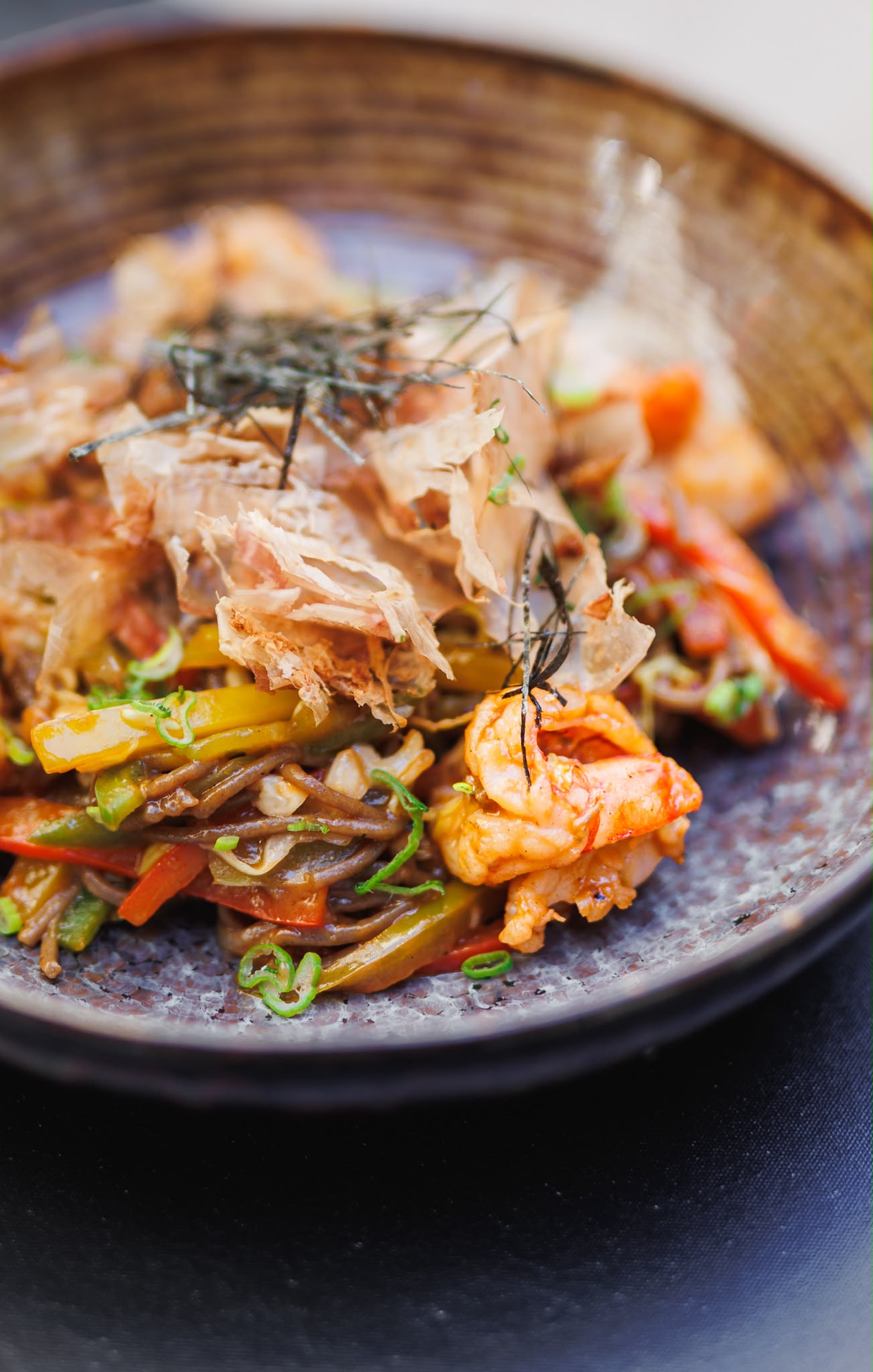 Yakisoba noodles with prawns